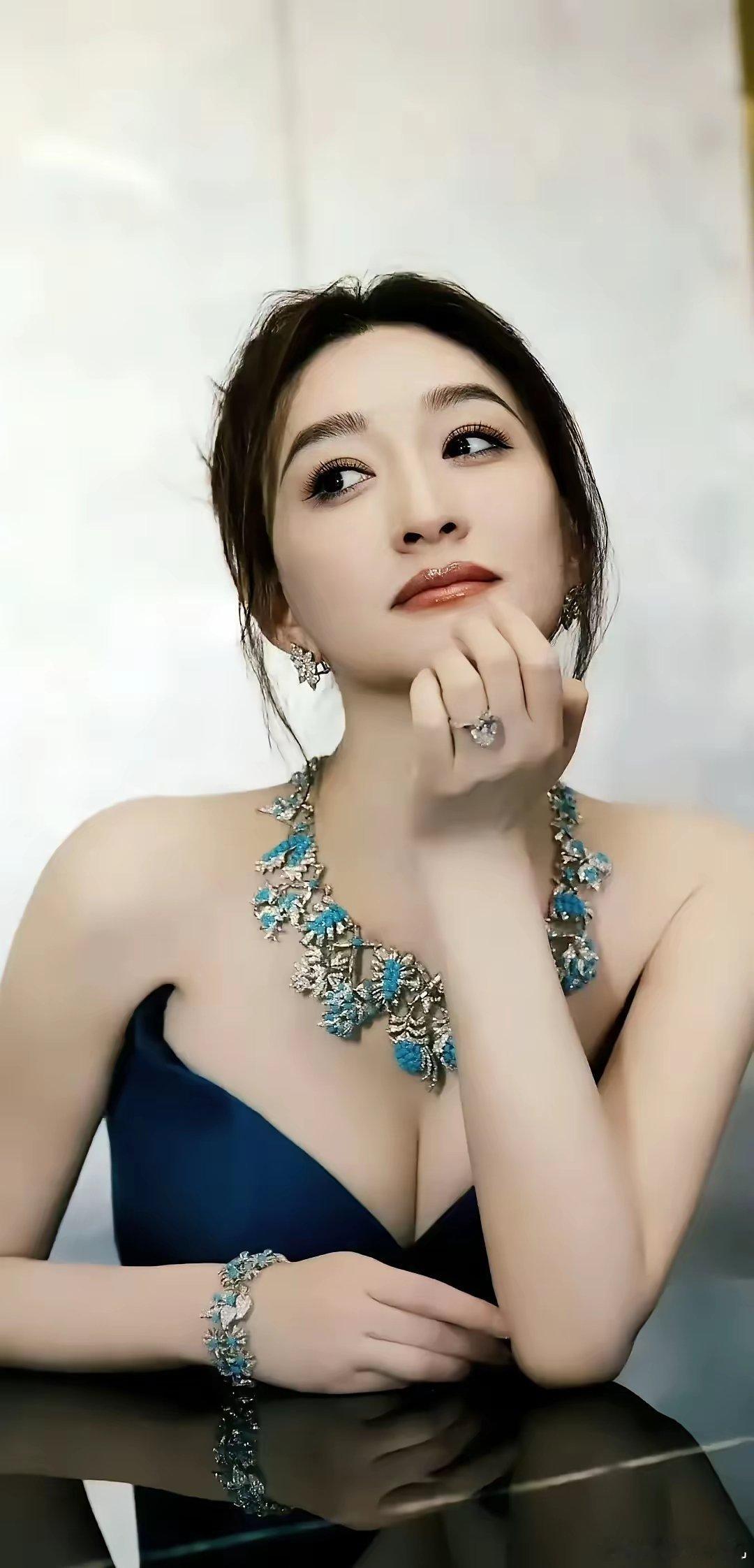 相比李小冉，克拉拉更具压迫感！你认同吗？ 