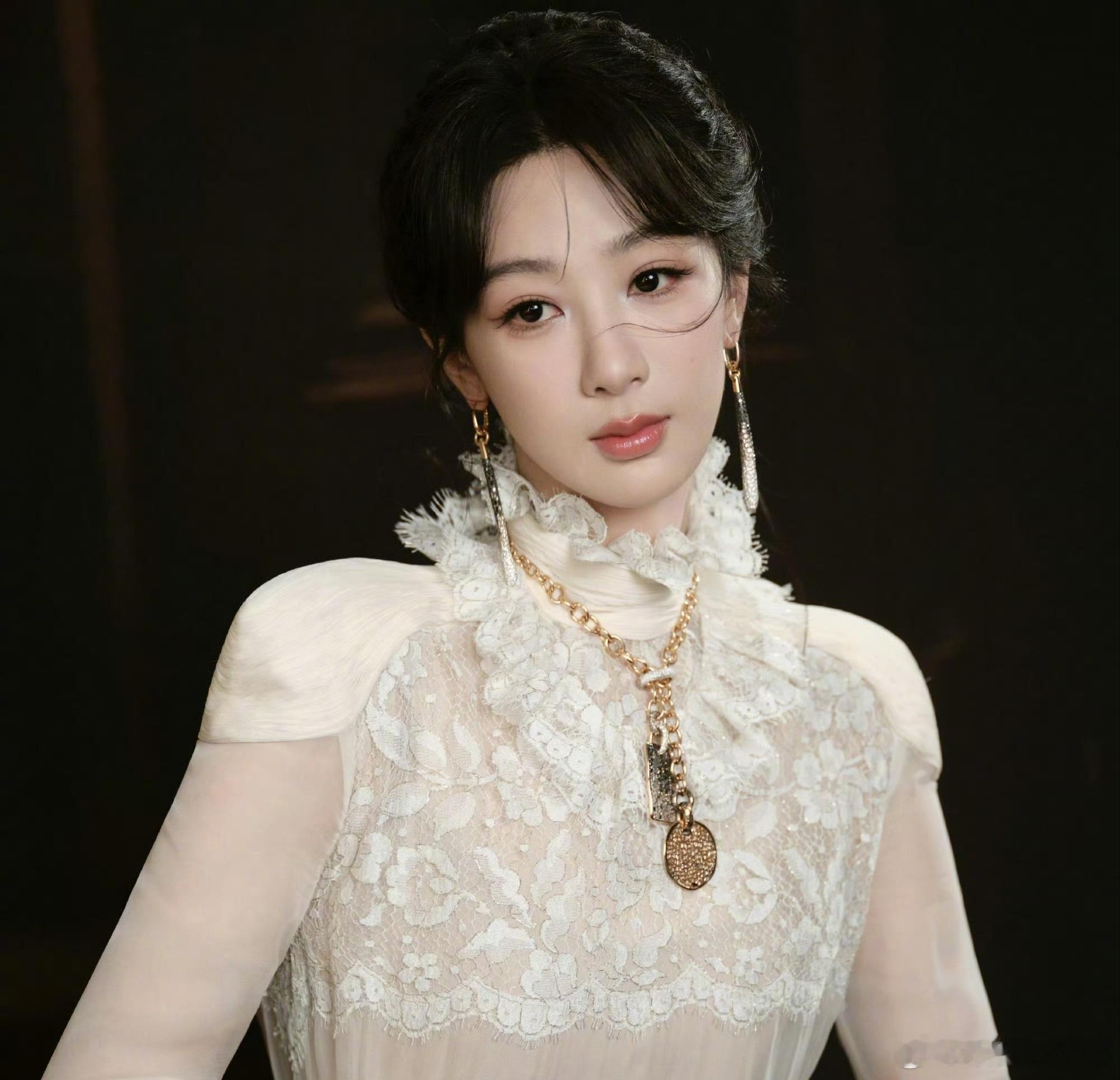 杨紫港版VOGUE开年封面杨紫刷封速度top 