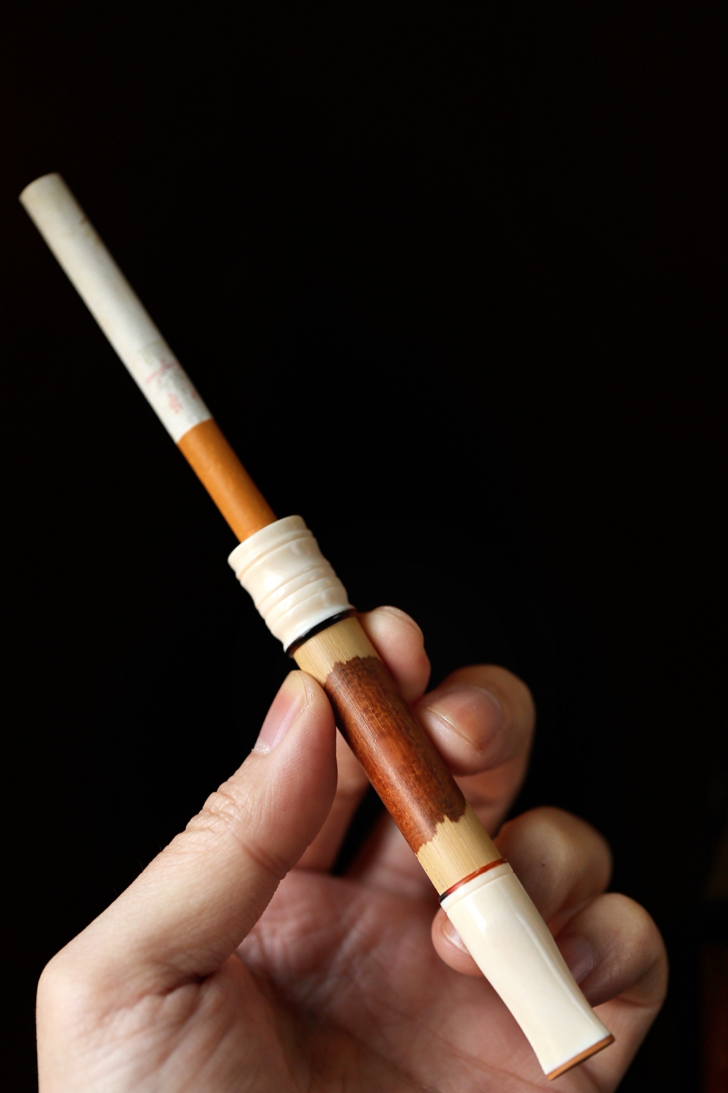 过年回家的必备“装备”猛犸×湘妃竹「海派烟嘴」料润如玉，嵌饰简约，男士用儒雅，女