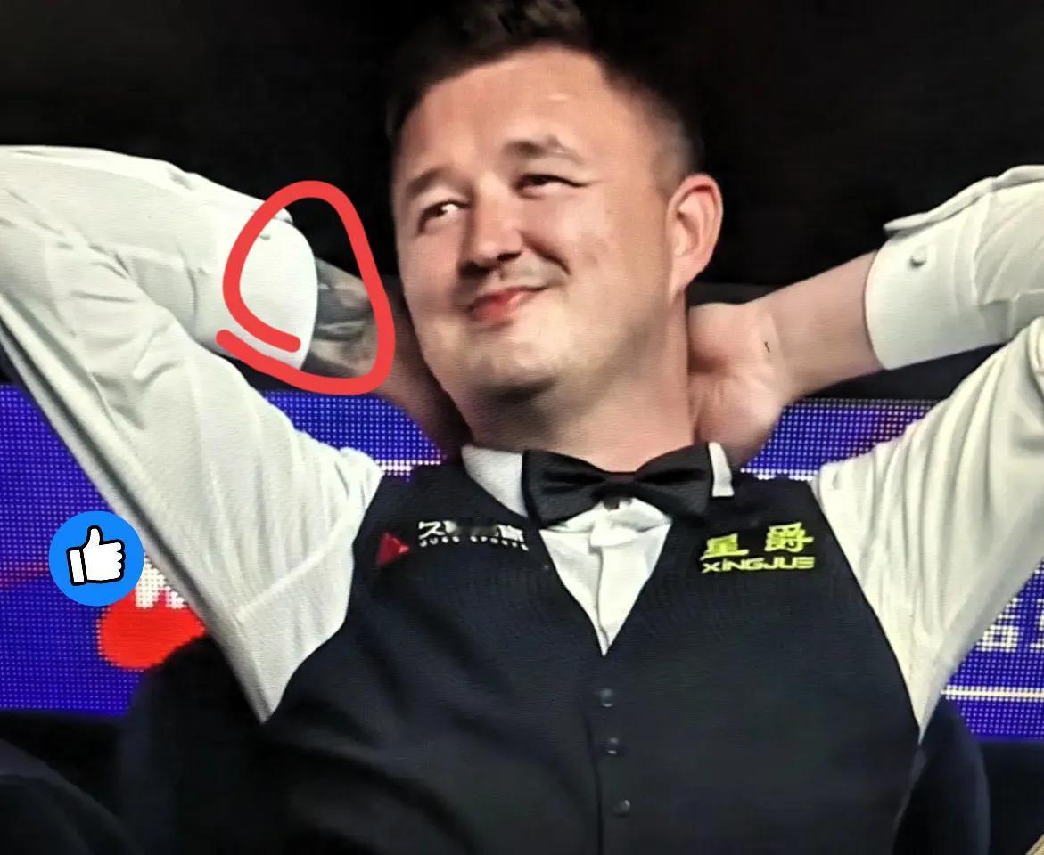 囧哥这是要起势啦！
第10局现场状况百出，
咱都不知道到底发生了啥。

    