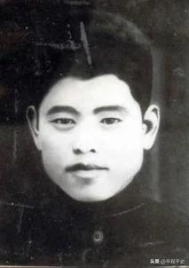 1943年，八路军队长中弹倒地，日寇首脑欣喜若狂，第一时间赶来验尸，不料，日军师