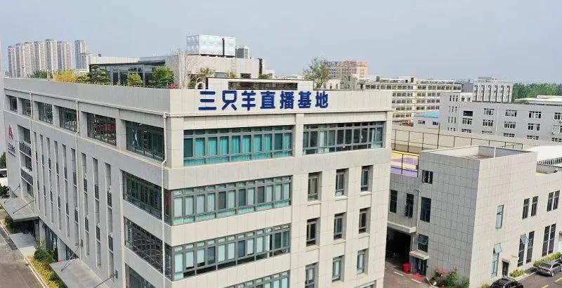 跌出前20！小杨哥要的是细水长流。近日，短视频直播带货榜单前20名，抖音一哥“小