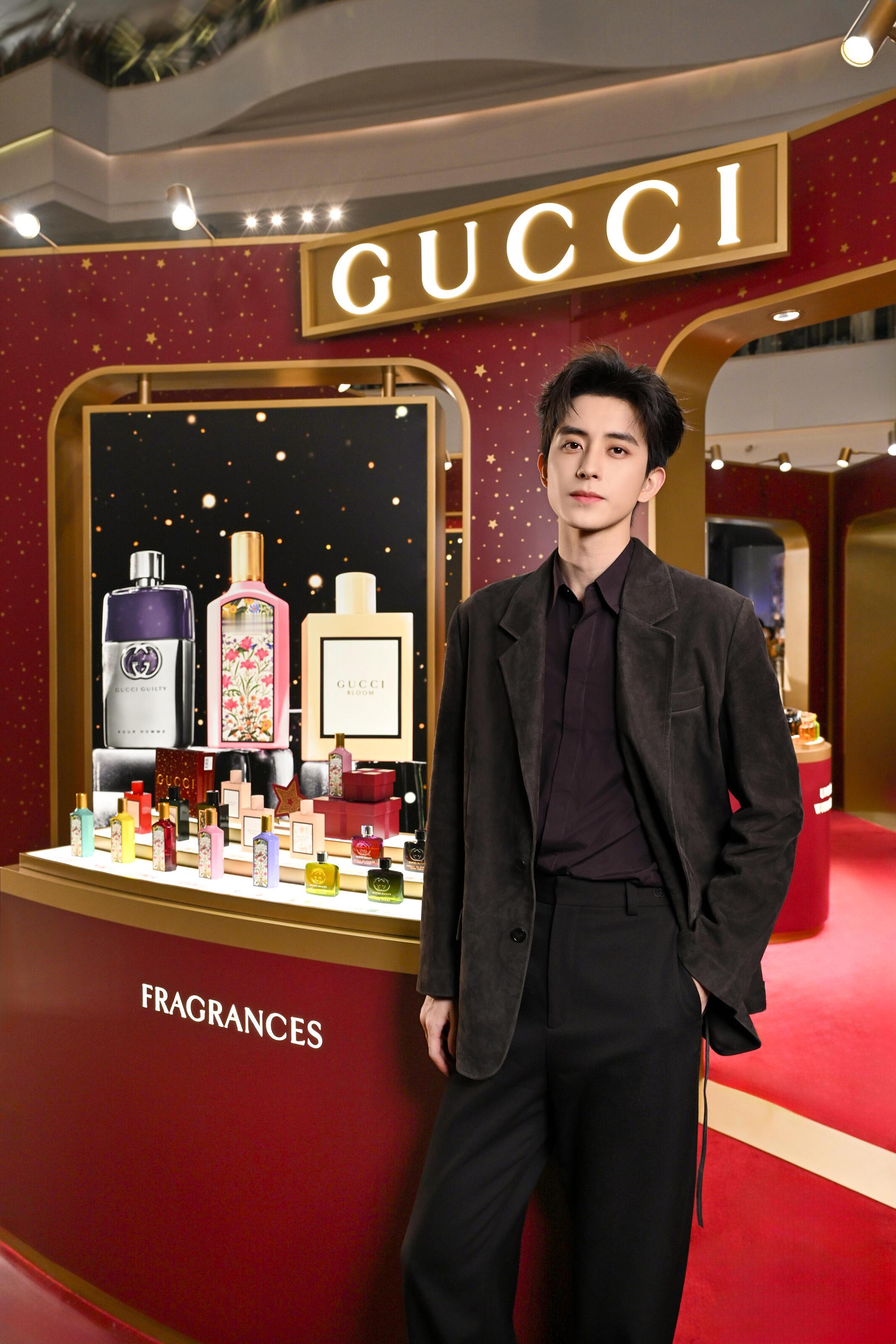 敖瑞鹏 × GUCCI Beauty 直播官方大片记录，身穿 GG Monogr