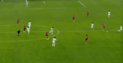 这不比另一个红色的队踢的好多了？！成都这场踢的硬啊！韦世豪还是那个最佳球员！