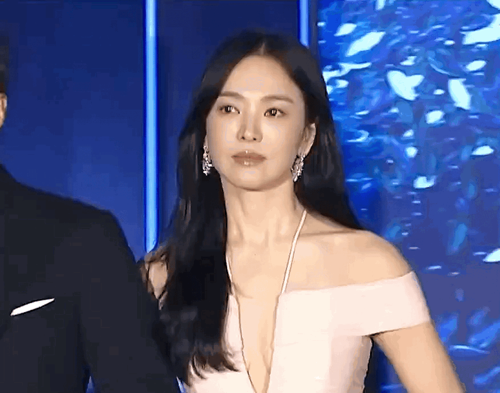 离婚后还能把各自的事业做的风生水起的也就只有双宋了，这才是真正的男强女强。谁也不
