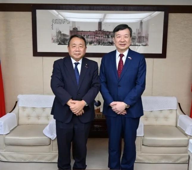 石平会见台湾驻日本代表。又准备搞事了？
已经归化为日本人的石平，已改名为石平太郎