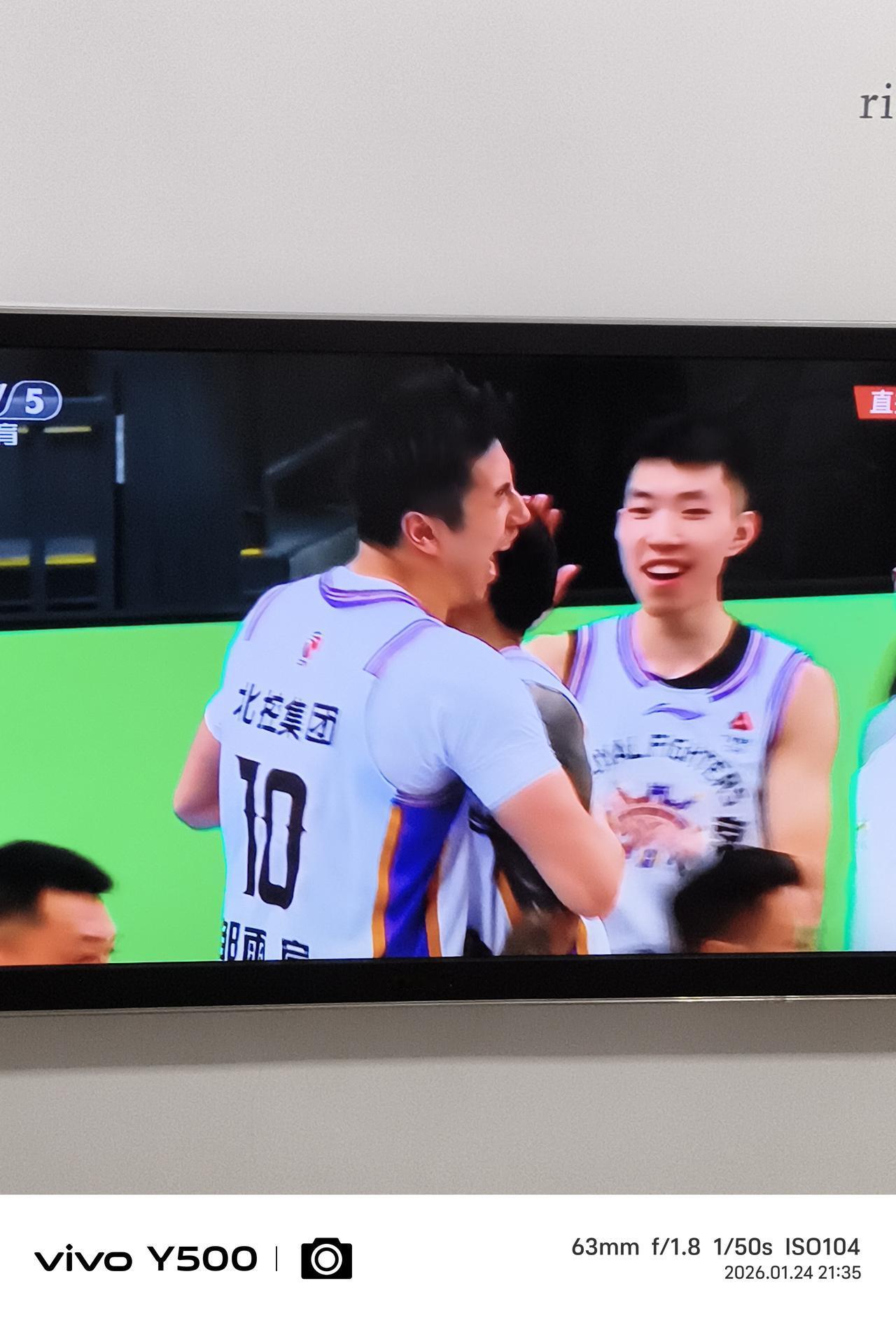 刚刚结束的CBA常规赛第19轮，北京两支队伍同城德比，比赛稍微出人意料，占主场之