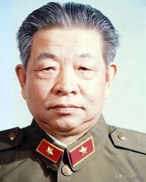 毛主席有一位终身保镖，晚年离休后，继续保护毛主席故居

92岁老人每天清晨站在故