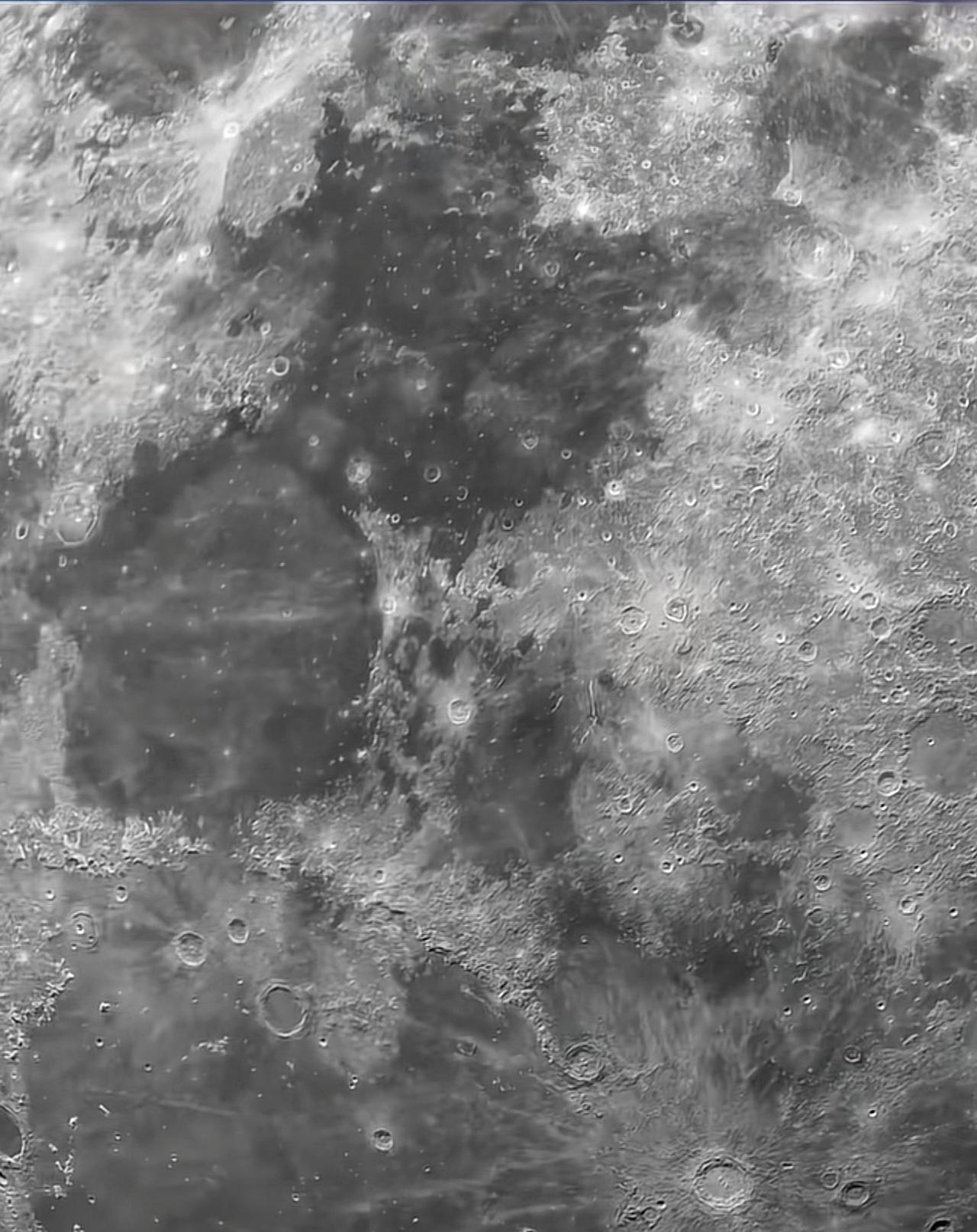 NASA公布了“有史以来最清晰的月球照片”，“阿耳忒弥斯2号”也已经开始返程啦。