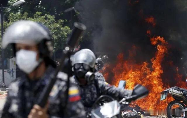 2026年1月3日凌晨，加拉加斯的宁静被战火彻底打破。美军越过边境，对委内瑞拉首