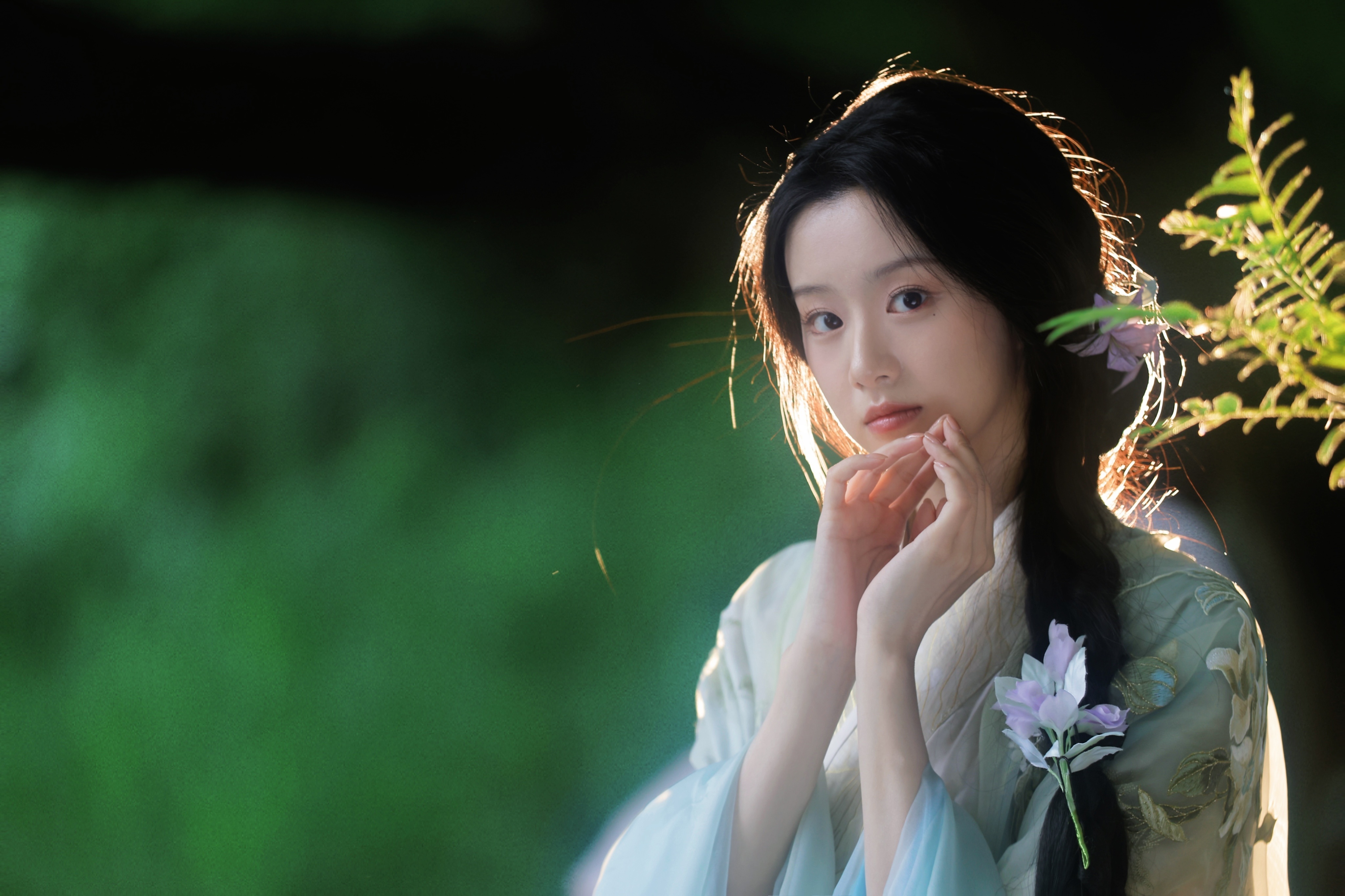 包上恩  精致汉服的古风美女#包上恩0523生日快乐##包上恩像藏在林间的精灵#