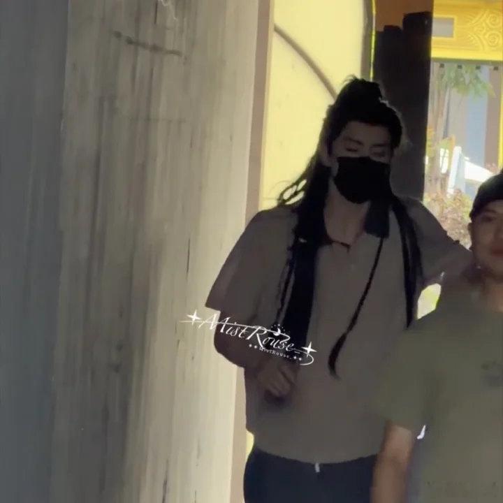 敖瑞鹏脚扭到了这个敖瑞鹏脚扭到了还在笑呜呜呜！都走路一瘸一拐的…敖瑞鹏走路一瘸一