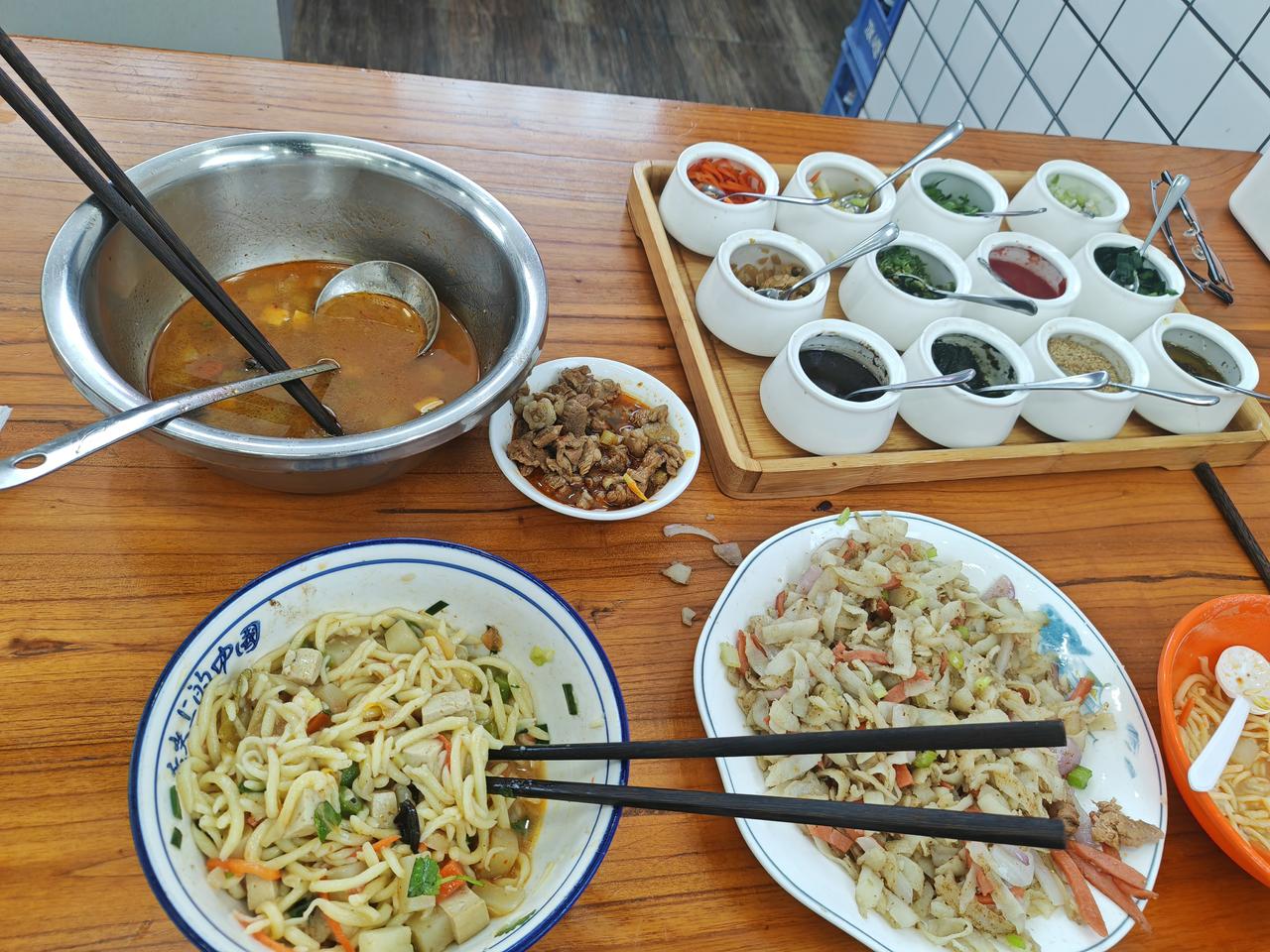 陕西省最出名的小吃有哪些陕西美食抿节和洋芋擦擦，来西安把面食吃美了😋陕西美食打