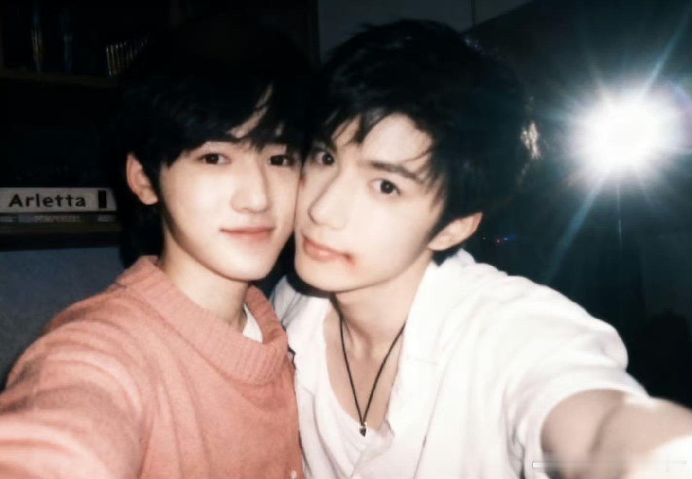 文轩 🐺🐟文轩世界第一初恋 “你没哭真是个奇迹”烟花升停在星夜-宋亚轩刘耀文