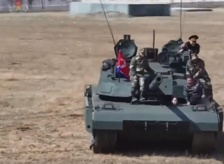 “公主”开坦克！朝鲜天马20颜值拉满，战力到底有多硬核？
我看谁还敢说朝鲜装备落