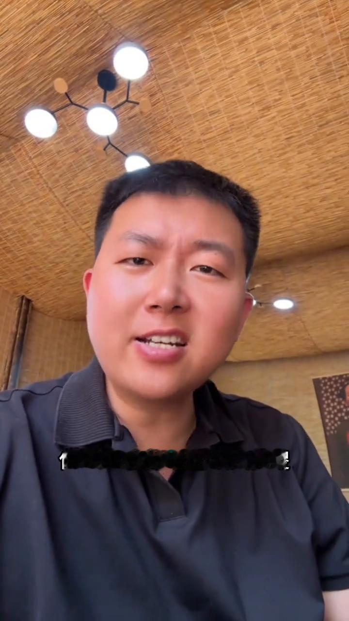 和极度坦诚的人打交道，你甚至会觉得这个人真傻、真好骗。可你不知道的是，从一开始人
