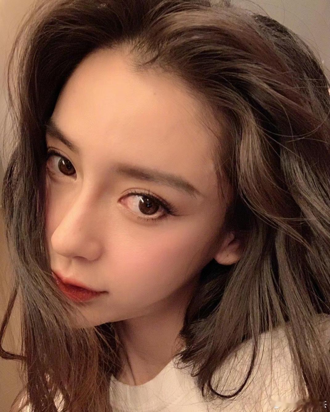 #angelababy# [心]#杨颖# Angelababy版怼脸拍九宫格无限