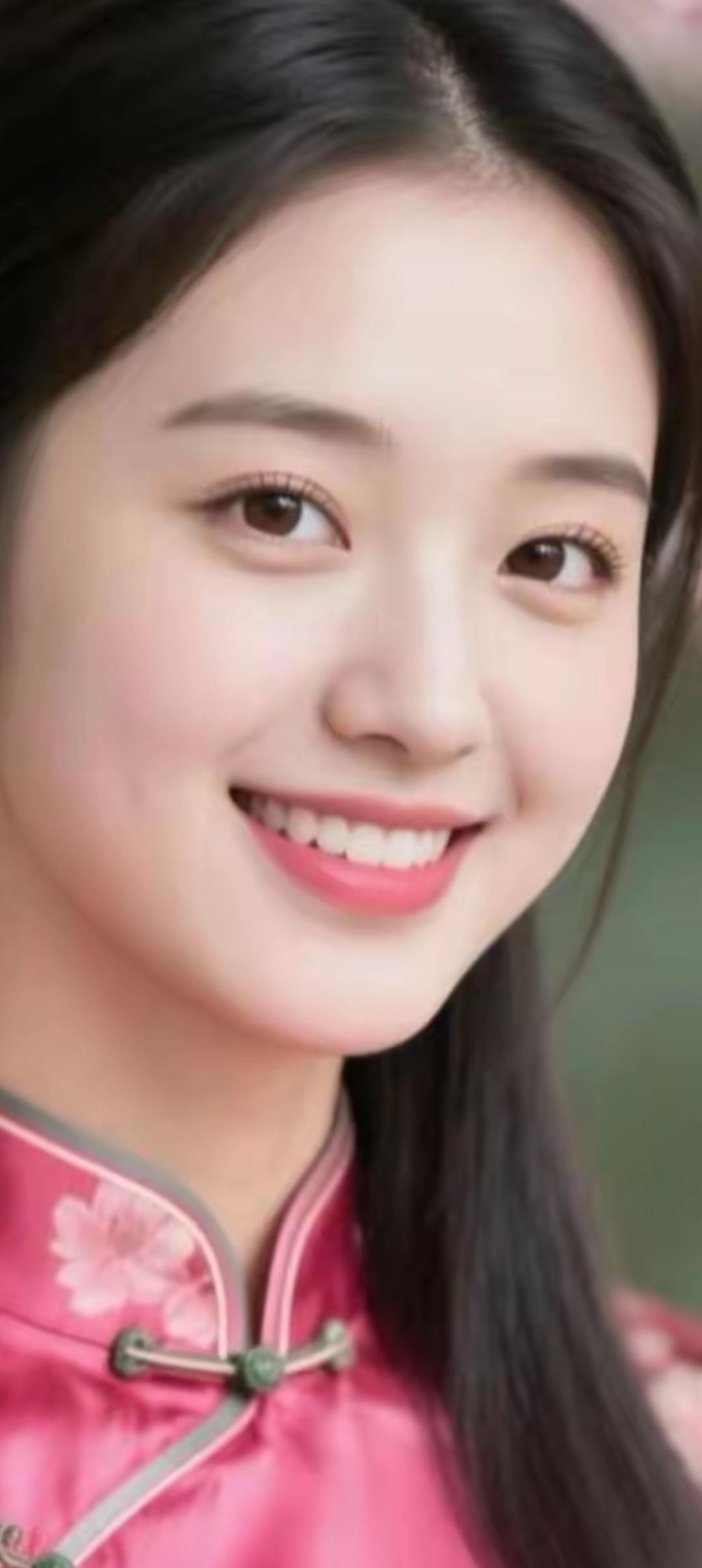 笑靥如花，古韵犹存。