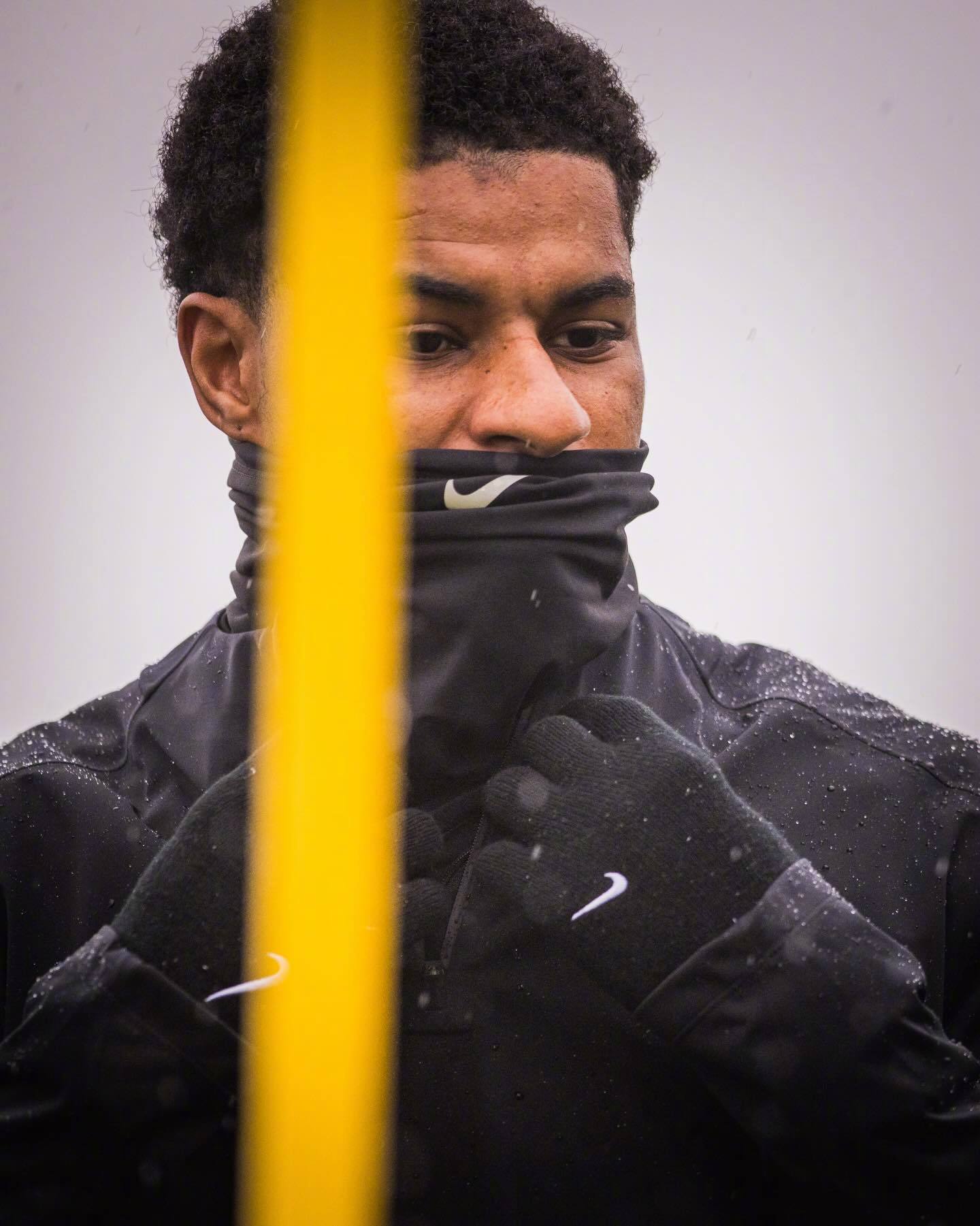 💦就让这大雨全都落下❤️浇不灭的是红蓝的热情💙洗不掉的是胜利的决心⚔️备战毕