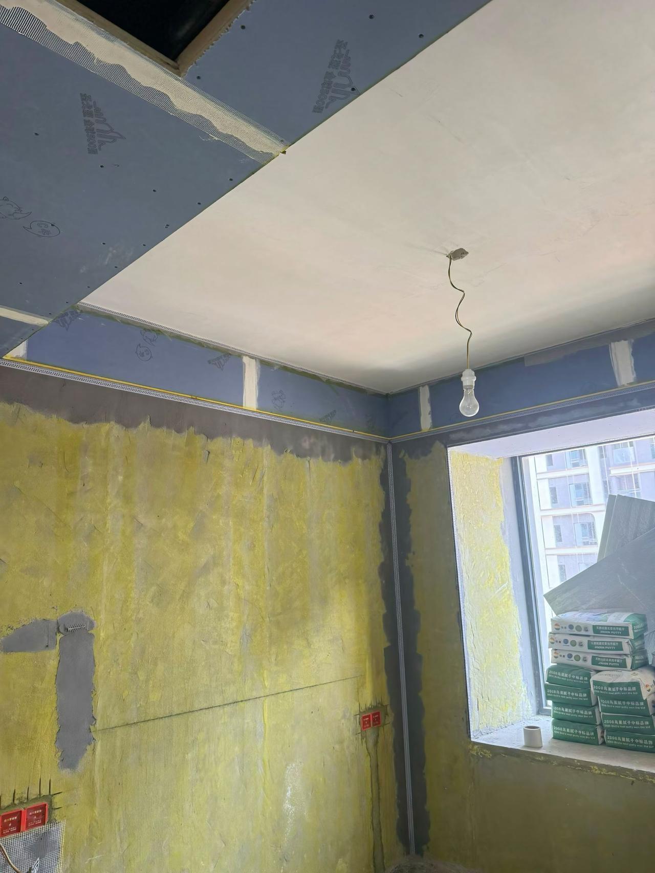 规整的墙面，笔直的阴阳角！师傅真的很用心
哈哈，
今天看一组双流云锦林著工地的现