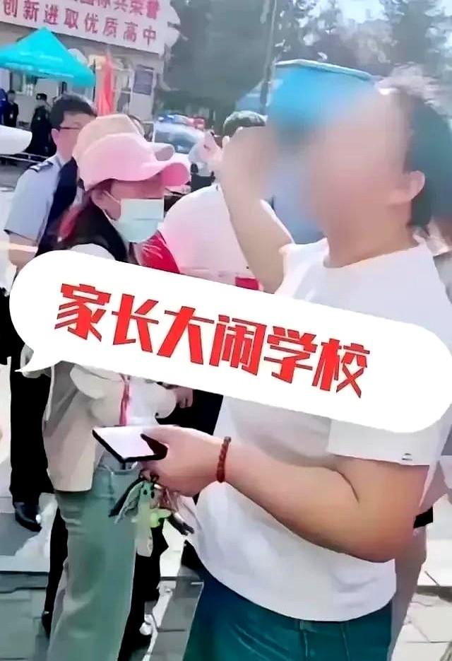 教师的尊严，谁来守护？

最近看到一件事，一位老师因为管教学生，结果被罚款、调岗