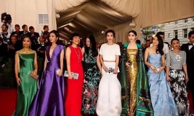 刘冲确实是咖位不够！举办个盛典这么多人请假，当初张宇在VOGUE的时候，哪有敢请