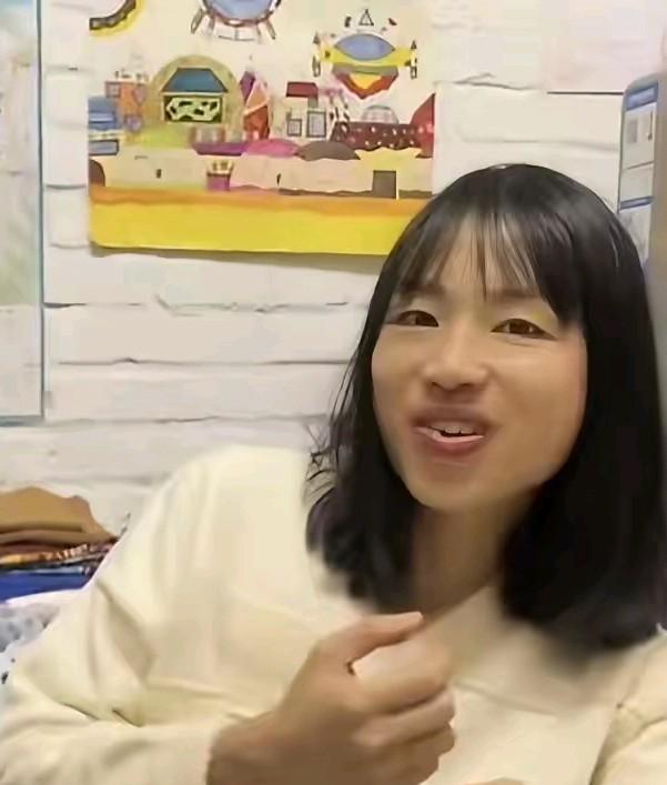 张水华果然还是搞直播了，辞去护士编制搞直播绝对是更好的选择，不用看别人脸色也不用