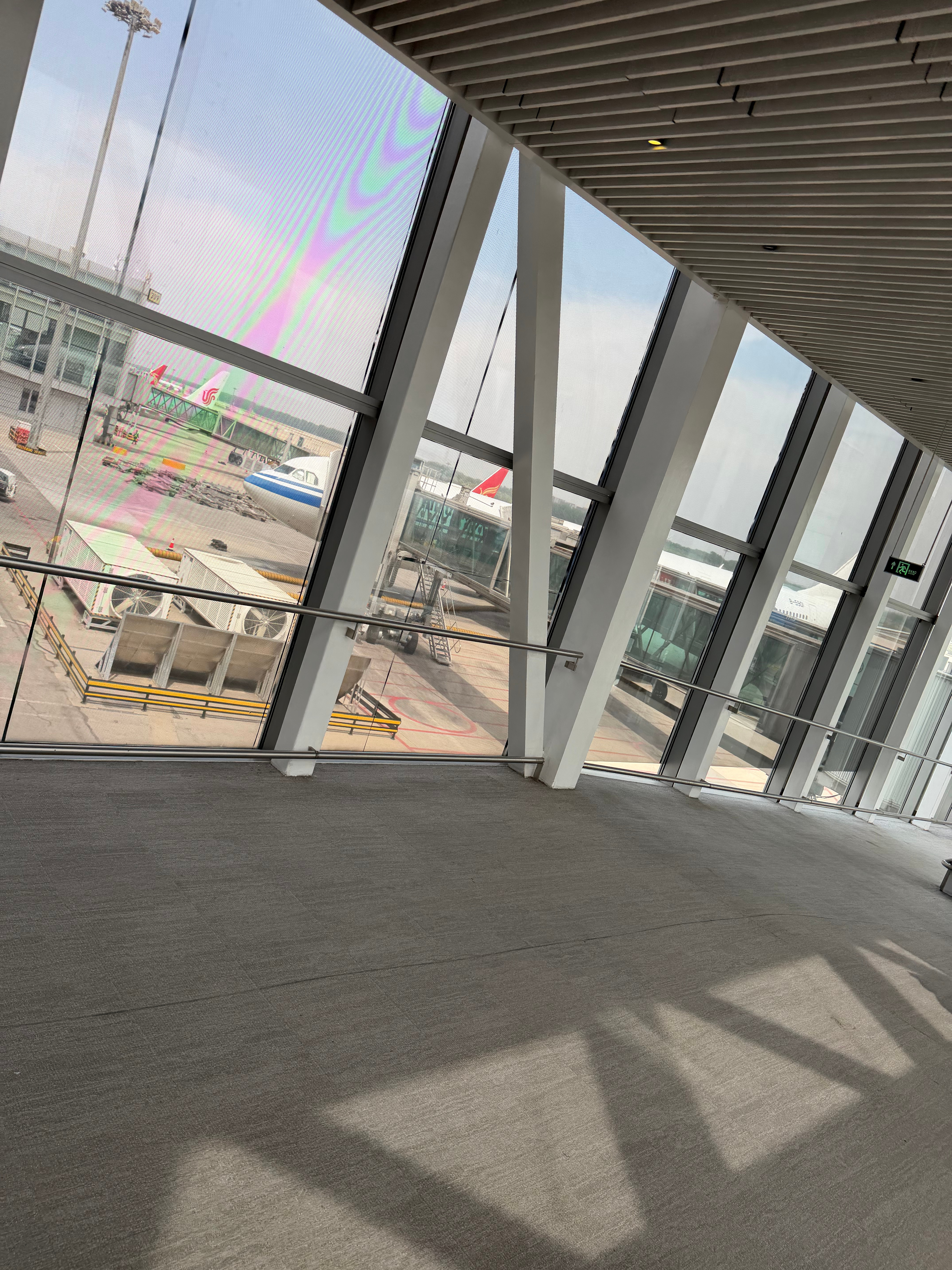 今天晚上车企活动又扎堆了5家邀约最后决定去上海看一台美式大块头的上市还挺期待的！