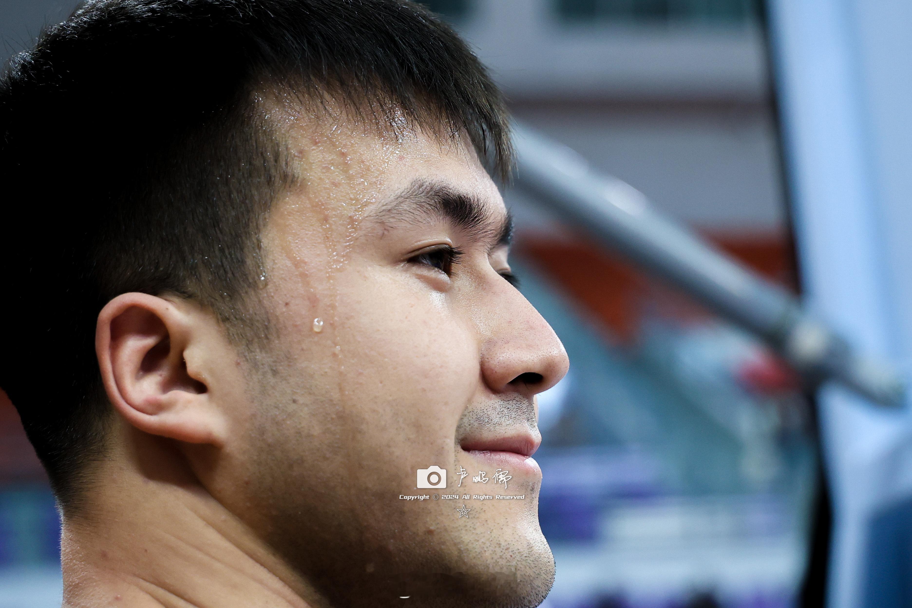 拍个大头的大头照[偷笑]#有篮无界心潮无限##新疆男篮##小卢篮球世界#  ​​