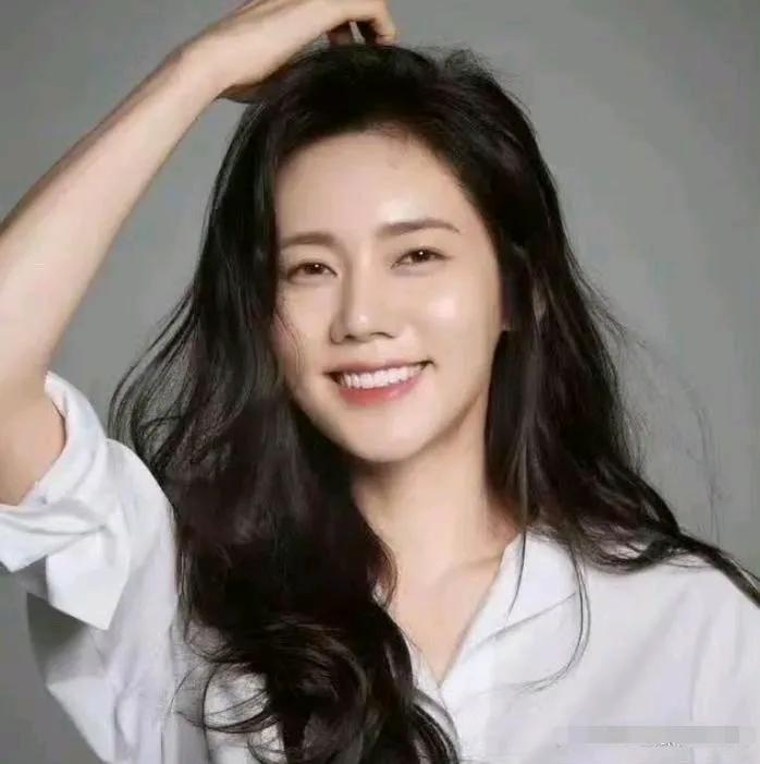 秋瓷炫只是做了个牙齿矫正，怎么感觉整个人都变了样，新牙齿虽然看起来非常整齐，但是