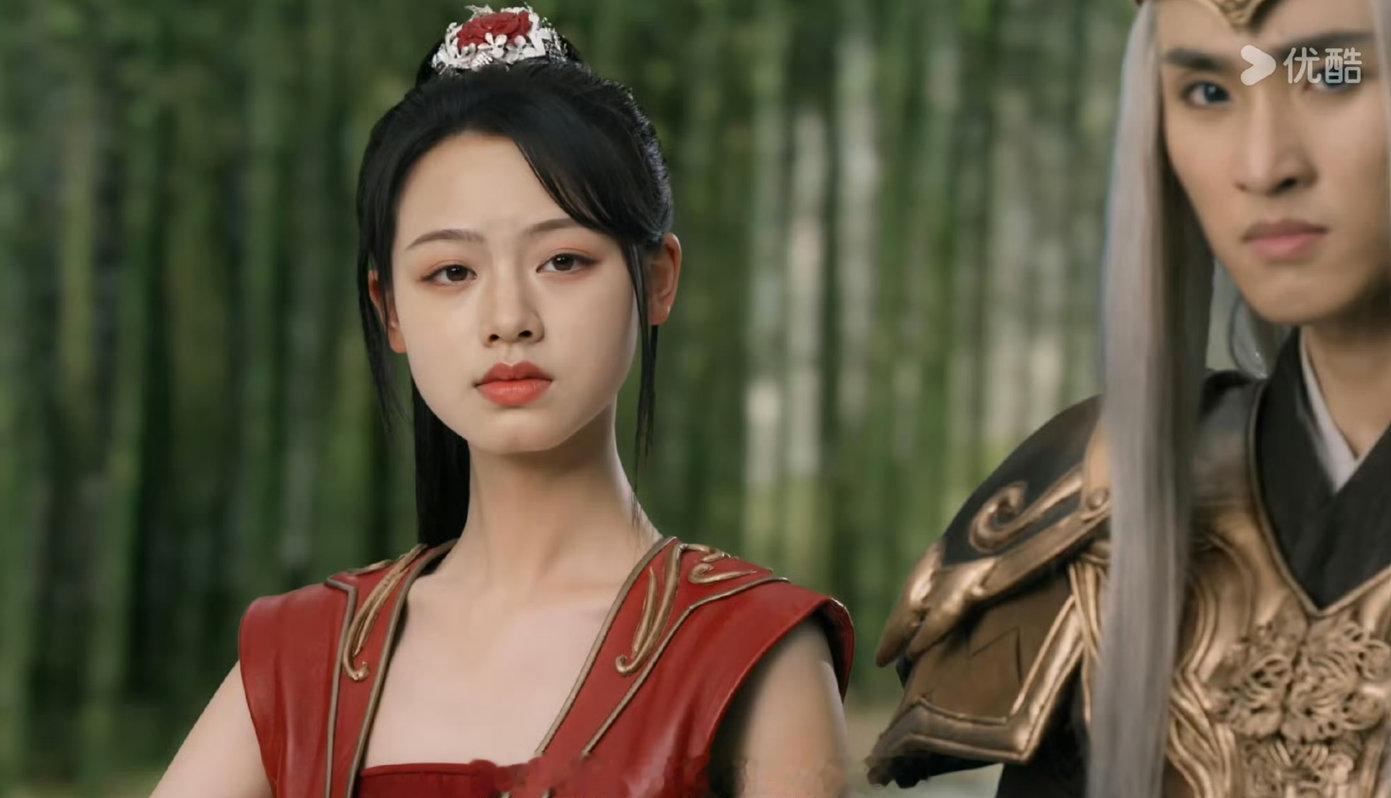 一笑倾城换脸女主是谁一笑倾城换了谁的脸 《微微一笑很倾城》女主换脸了！ ​ ​​