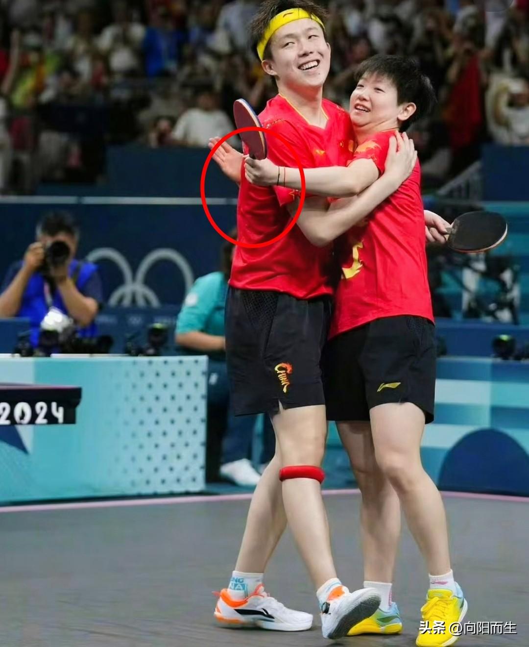 要说王楚钦和孙颖莎这组混双，
最让人服气的真不是那点儿默契，
而是那种“谁也别想