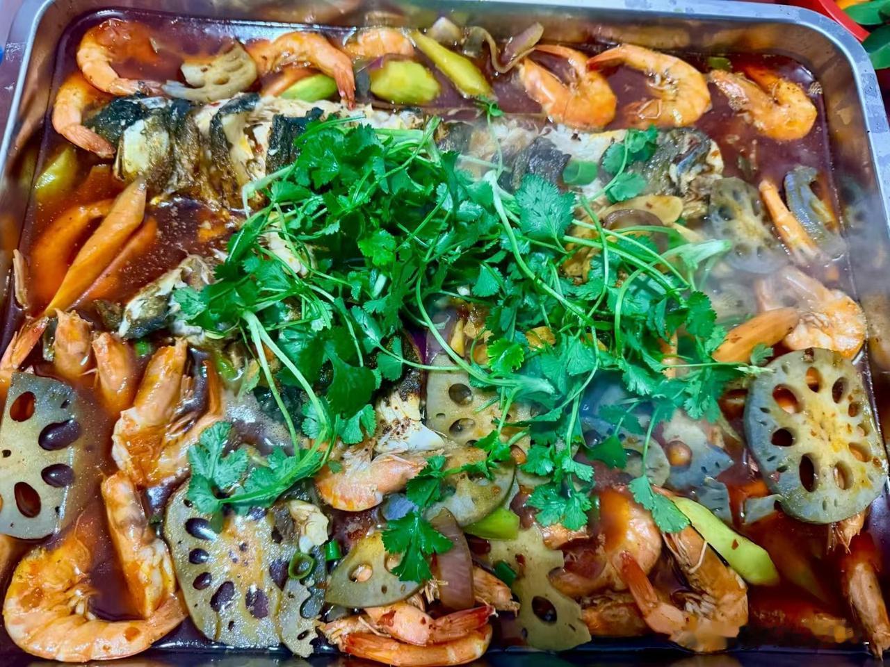 没有什么烦恼是一顿美食解决不了的，如果有，那就两顿，胃暖了，心就松了。