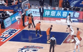 丁伟指导飙国粹问候古德温！古德温和丁伟指导起冲突，口型一猜即中爆粗口




上