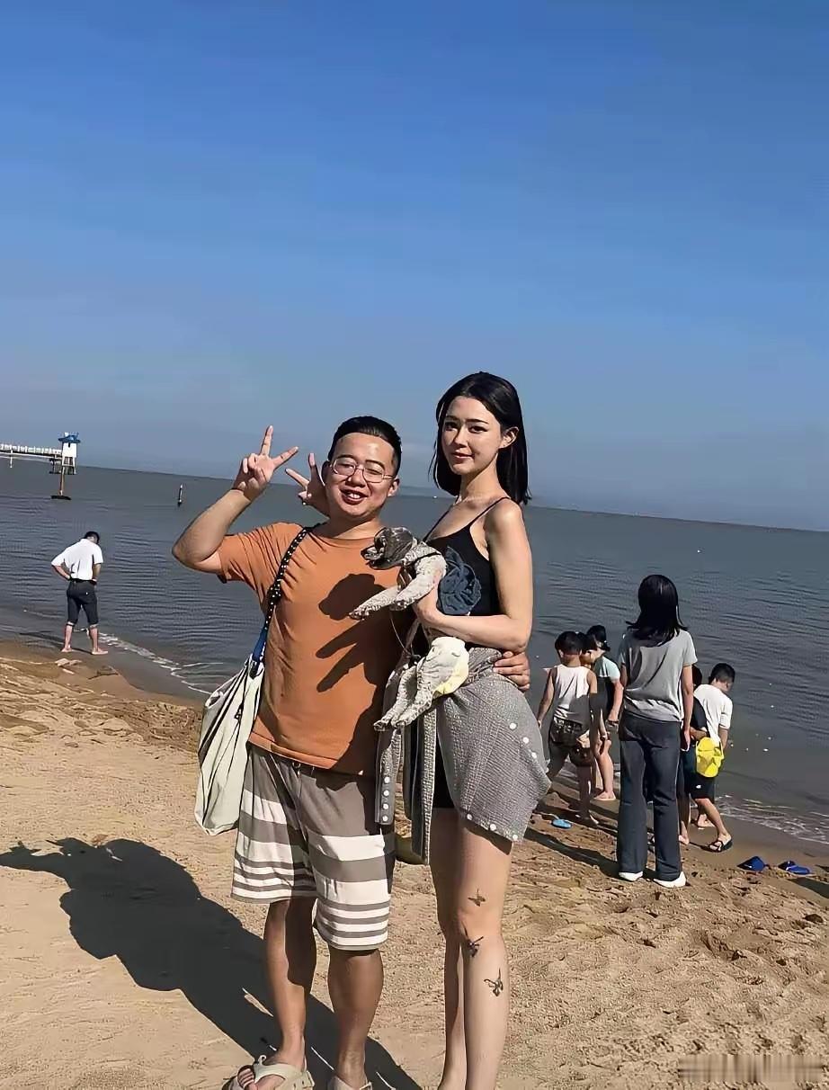 男的啥实力，女朋友这么漂亮。 