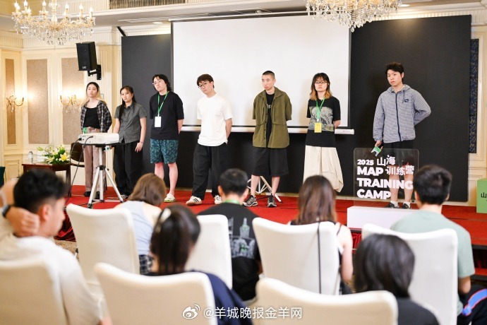 掌声！山海计划20强作品联展首场放映举行为了让影迷观众对青年导演加深了解，202