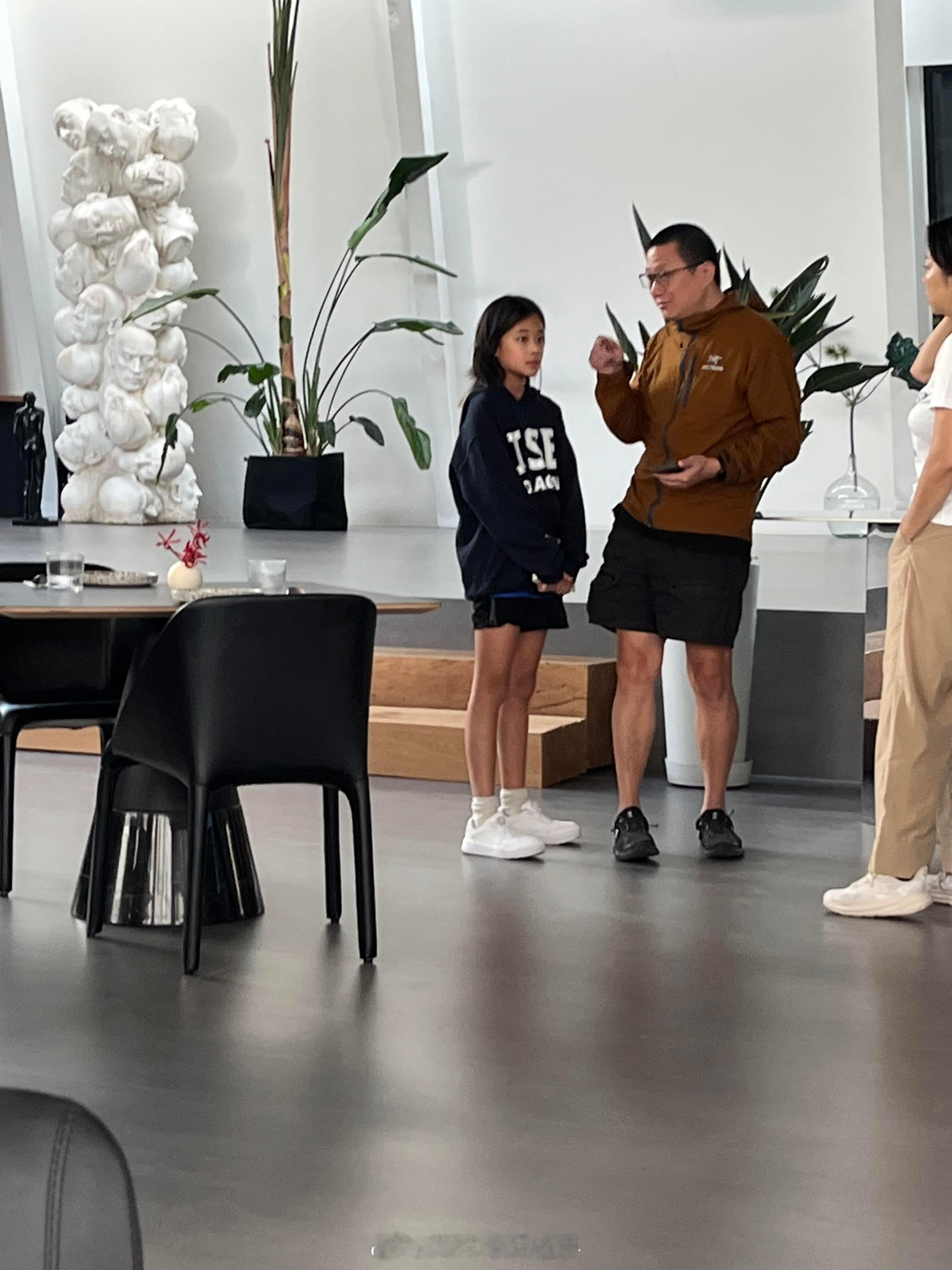 偶遇梅婷老公带女儿外出梅婷12岁女儿身高 梅婷老公带女儿外出被偶遇 ​​​
