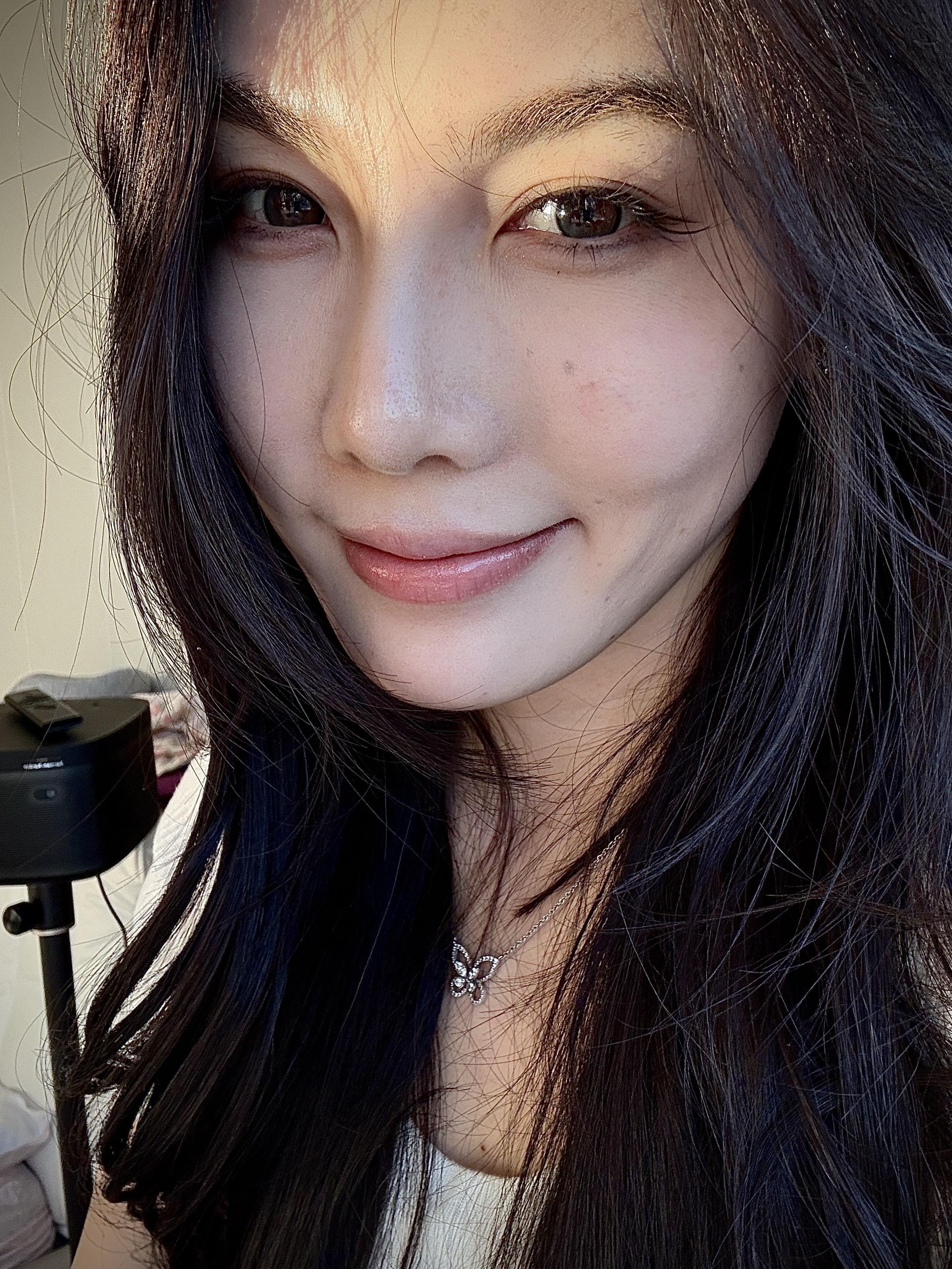 如果全世界都揪着你的错指责你 那我蹲下来抱抱你