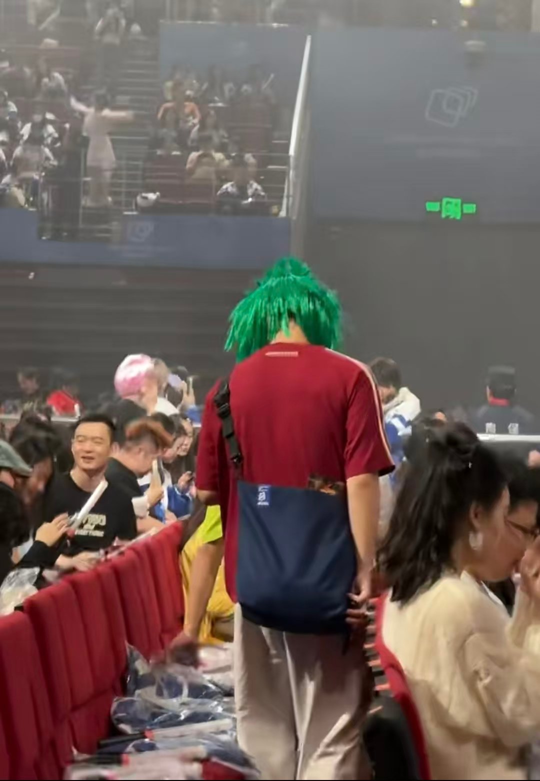 领徐良发的青春学籍卡徐良演唱会变返校派对领徐良发的青春学籍卡 这一场演唱会真的太