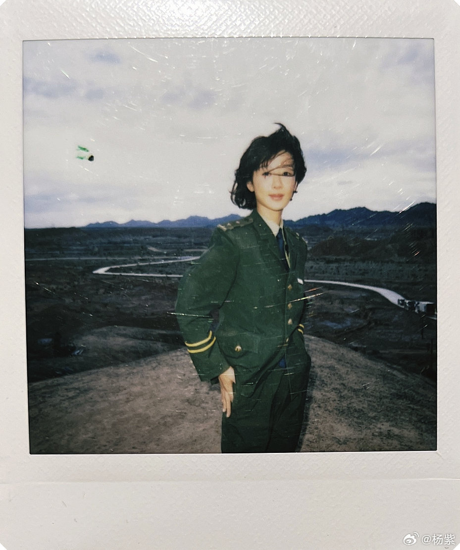 杨紫白玉兰视后是的，我担是白玉兰视后，全年龄段流量🌸中唯一一个拿了白玉兰奖的是