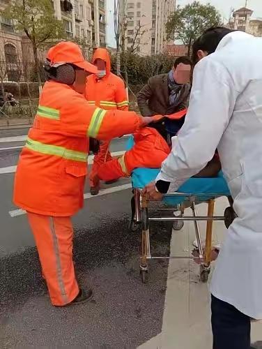 [月亮]“吃相太难看了！”山东，一男子是环卫工，干活时被车撞亡，3年后，家属才知