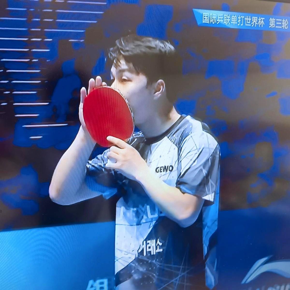 今儿上午守着央五+，看到最后一场球，心里真不是滋味。
那个帅气的安宰贤，感觉今天