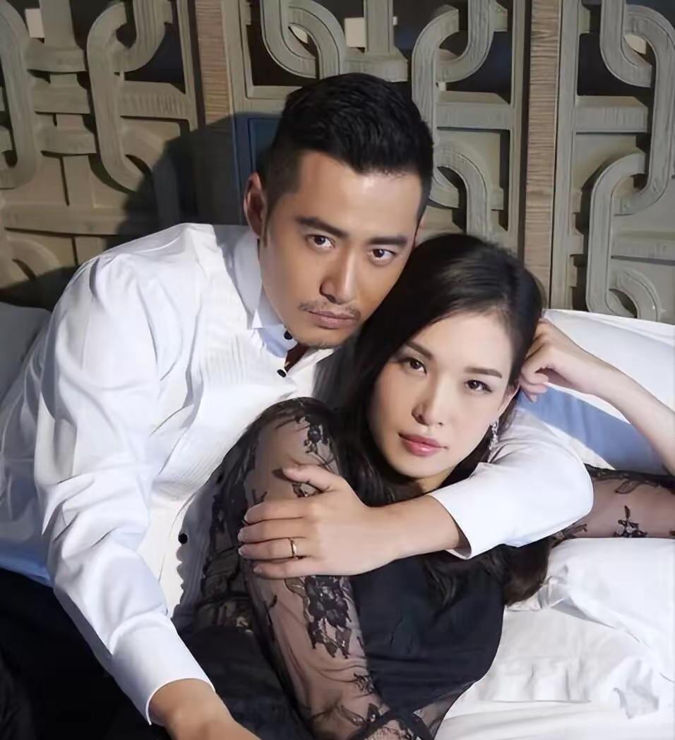 44岁佟晨洁官宣和魏巍离婚了，这段11年的婚姻就这么平和收尾，俩人没撕逼，财产也