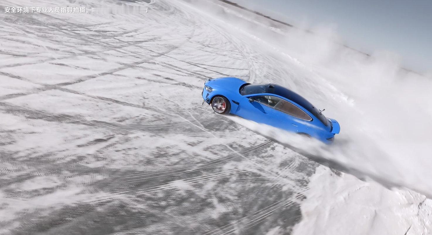 博主开新SU7在崇礼漂移卡布里蓝撞碎冰雪的瞬间，直接帅到失语了️新SU7这波冰雪