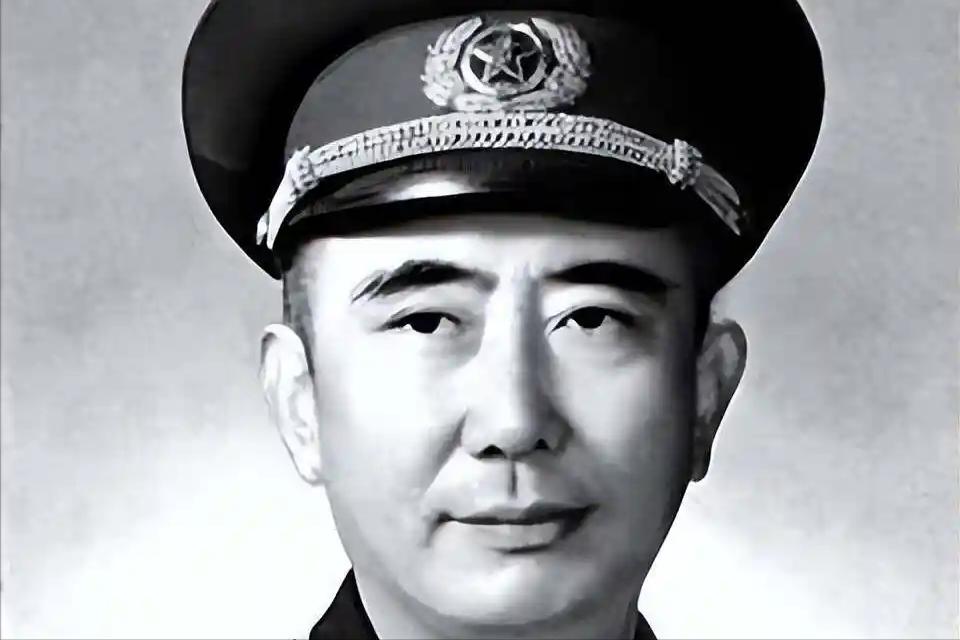 抗战期间，三联书店邹韬奋找八路军约稿，想出一本关于敌后游击战争的书籍。一二九师的