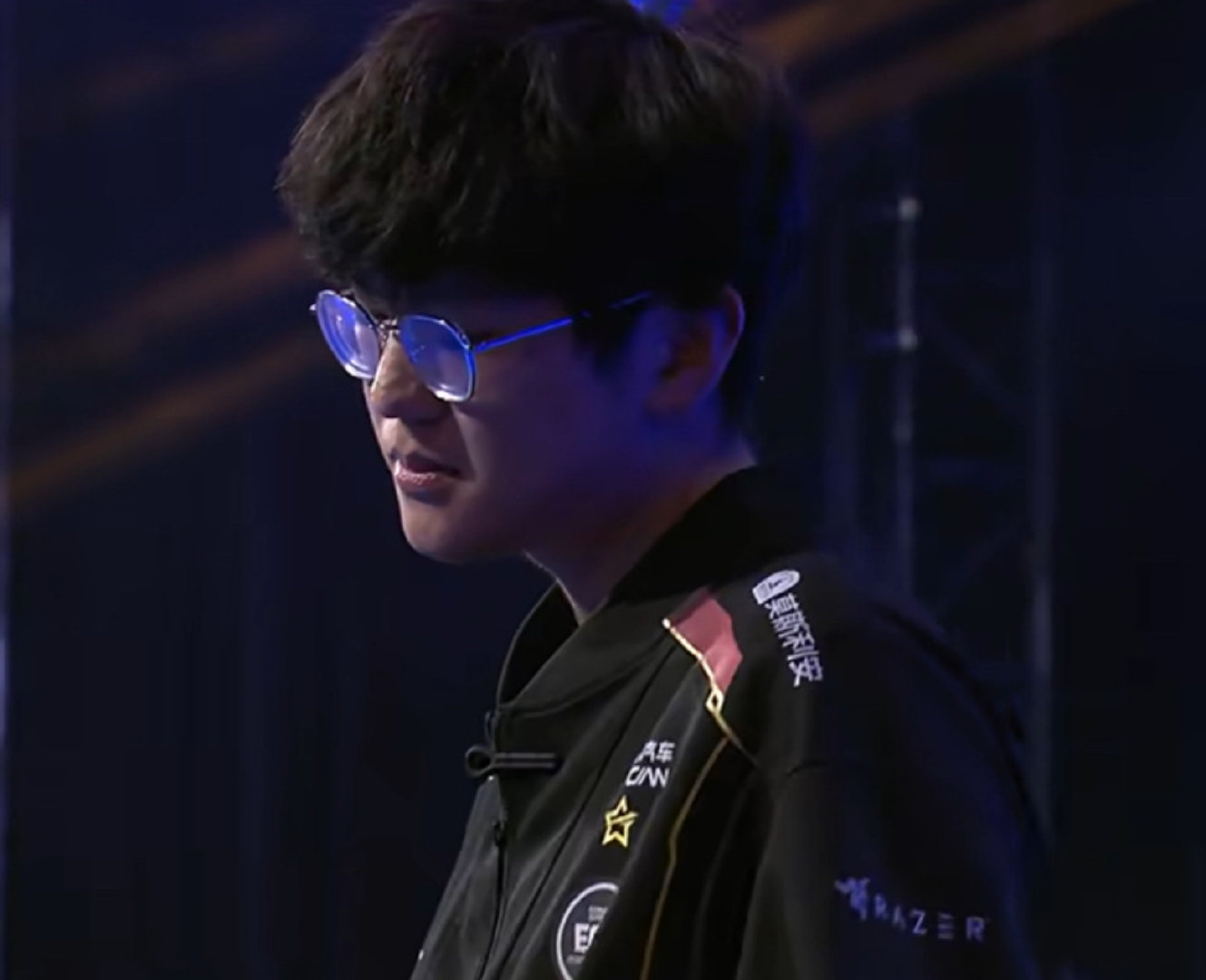 导播还是懂的，看到这个时候的jiejie，你最想跟他说什么？[并不简单]#BLG