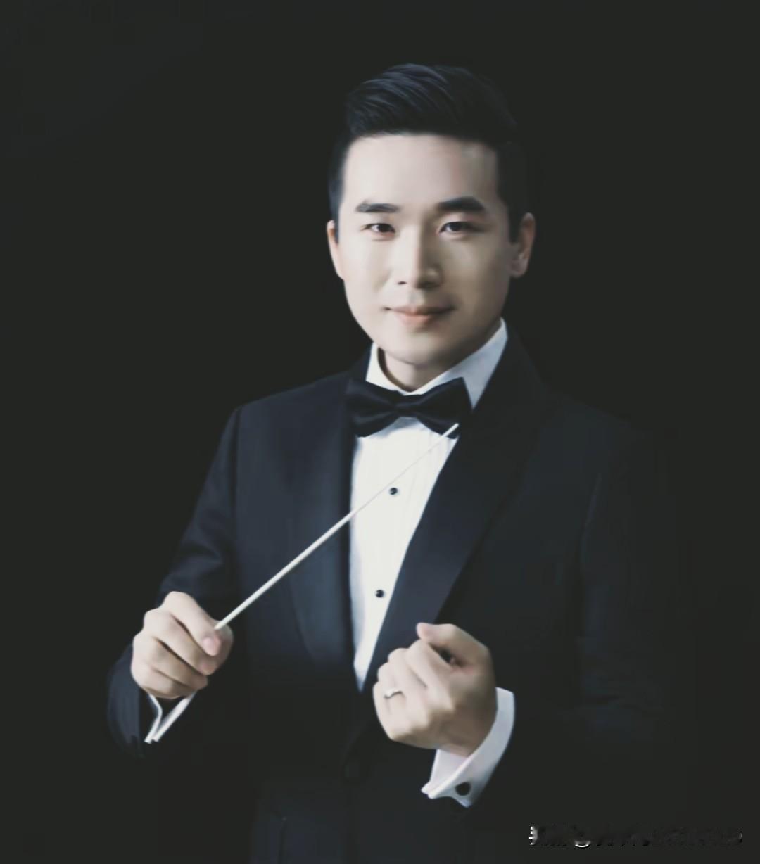 太惨了！中国音乐家李梳曈在美国纽约州塔科尼克州立公园大道的路边上换胎时被撞身亡。