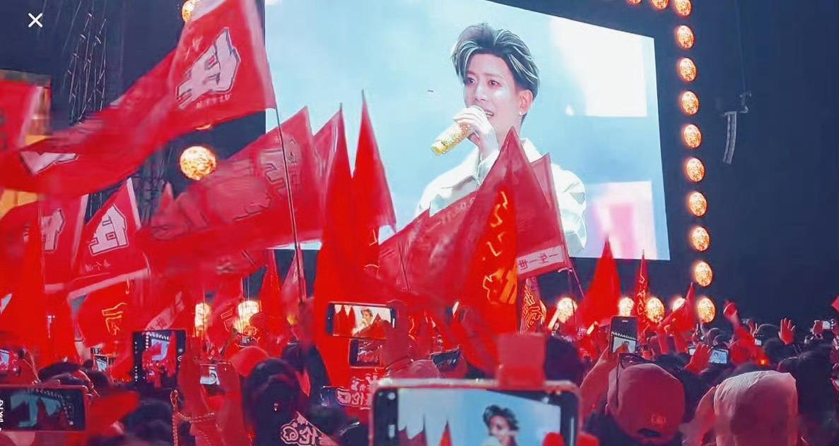 任嘉伦音乐节轻轻帅到尖叫 ​​​