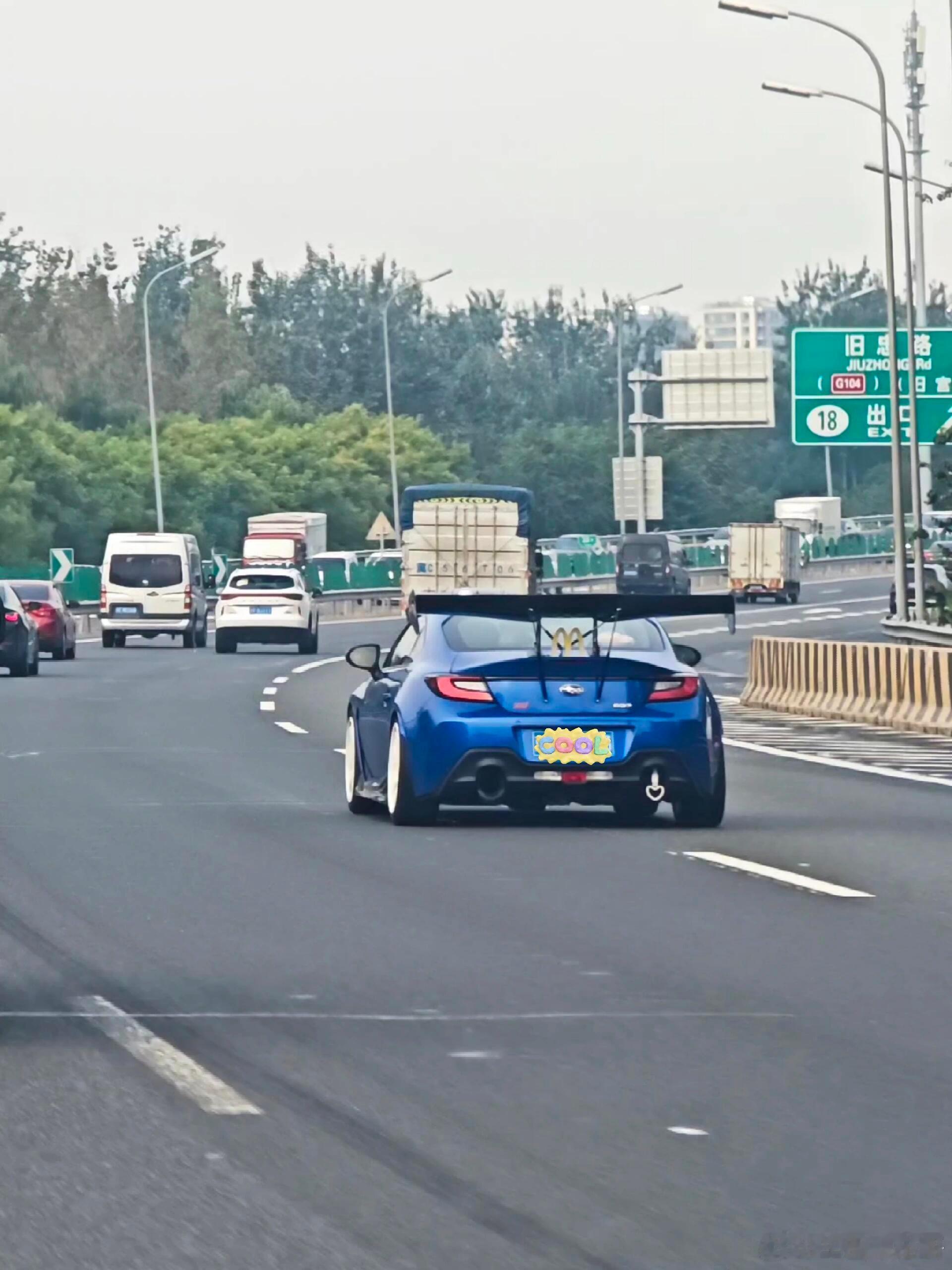 大v聊车 这大尾翼，这对吗 ​​​