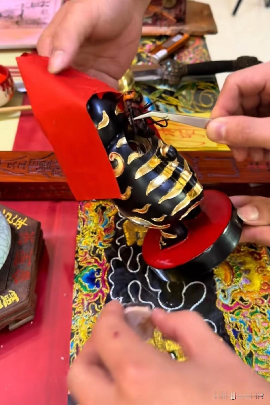 有人知道这是什么吗？把个蜜蜂给封起来了，福建人有钱是有原因的，福建人搞这套很在行